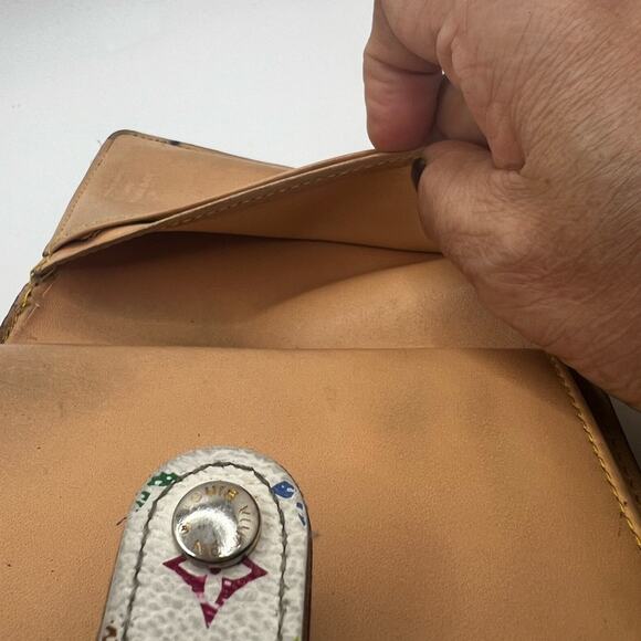 GUC Louis Vuitton White Murakami Wallet - Picture 7 of 12